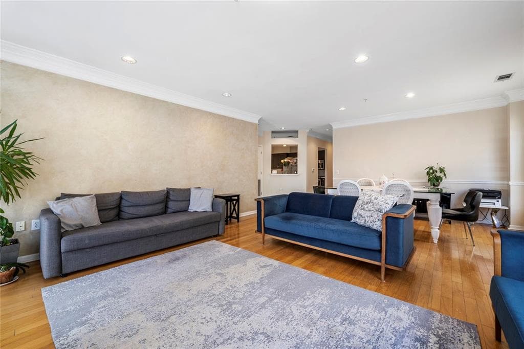 3 bedroom, 2 bathroom, 3,308 sq ft condominium for sale at 3334 Peachtree Road 112, Atlanta, GA 30326 — photo 4