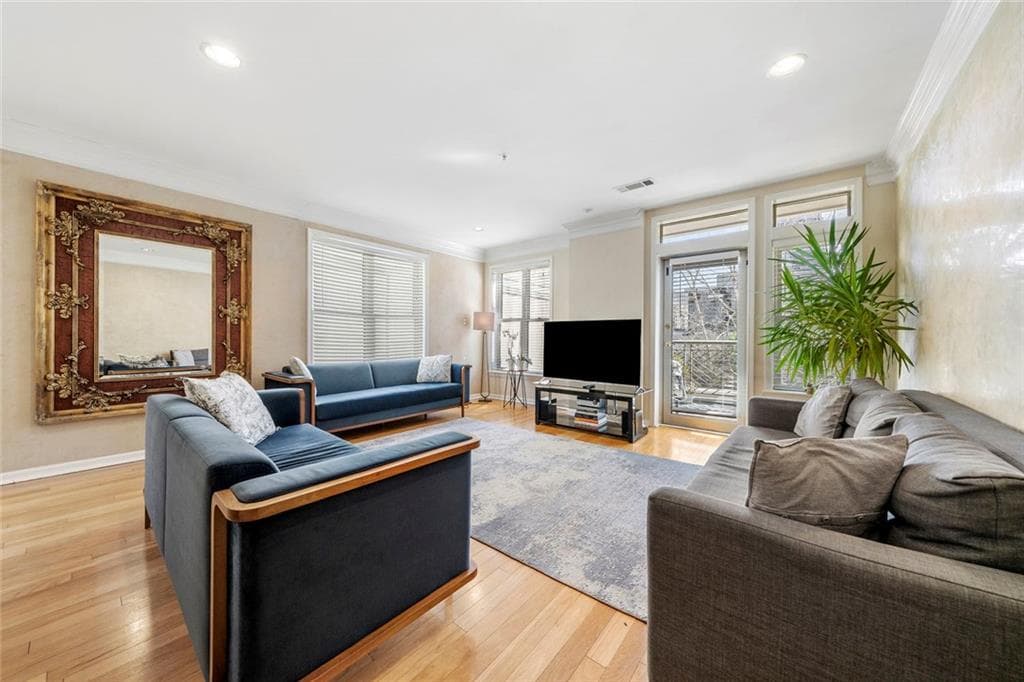 3 bedroom, 2 bathroom, 3,308 sq ft condominium for sale at 3334 Peachtree Road 112, Atlanta, GA 30326 — photo 6