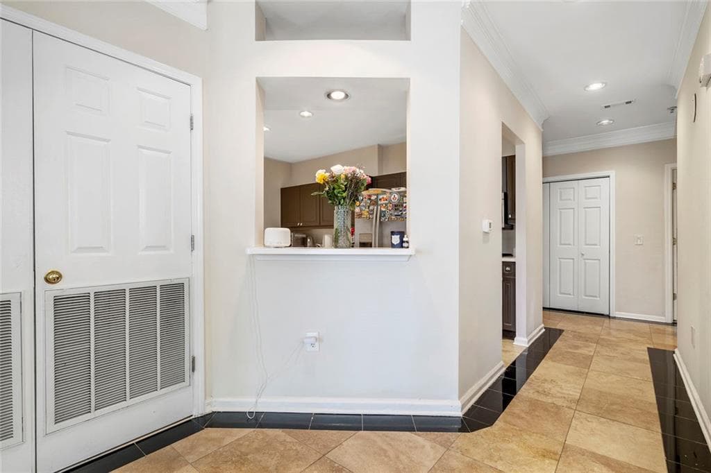 3 bedroom, 2 bathroom, 3,308 sq ft condominium for sale at 3334 Peachtree Road 112, Atlanta, GA 30326 — photo 7