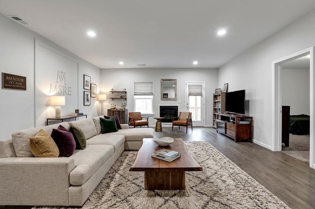 5 bedroom, 4 bathroom, 3,918 sq ft single family residence for sale at 905 Habersham Court, Woodstock, GA 30188 — photo 3
