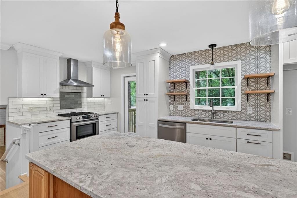 4 bedroom, 3 bathroom, 2,150 sq ft single family residence for sale at 2037 Longview Way, Chamblee, GA 30341 — photo 2