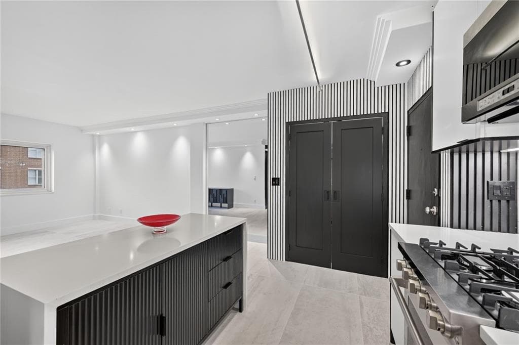 1 bedroom, 1 bathroom, 667 sq ft condominium for rent at 2285 Peachtree Road 706, Atlanta, GA 30309 for $2,000 a month — photo 6
