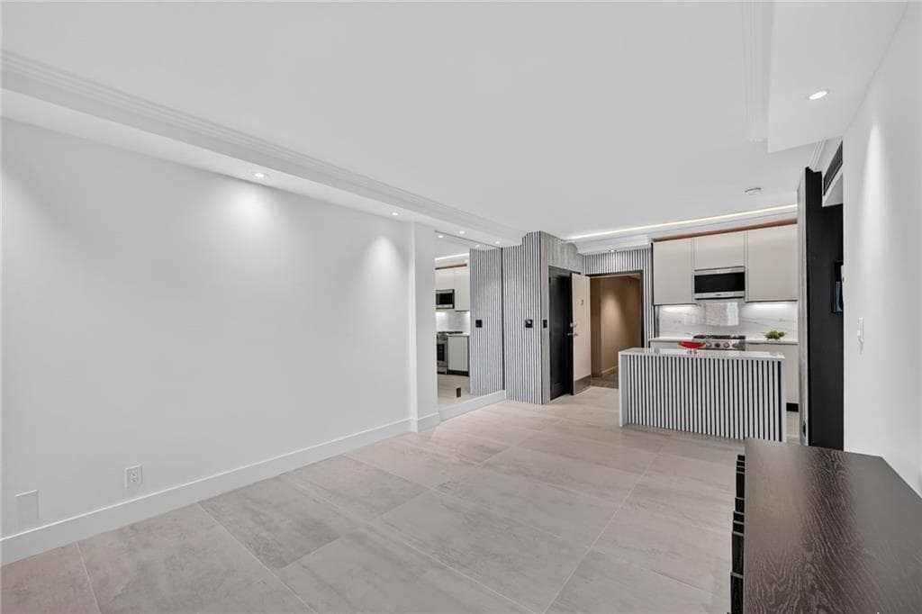 1 bedroom, 1 bathroom, 667 sq ft condominium for rent at 2285 Peachtree Road 706, Atlanta, GA 30309 for $2,000 a month — photo 4