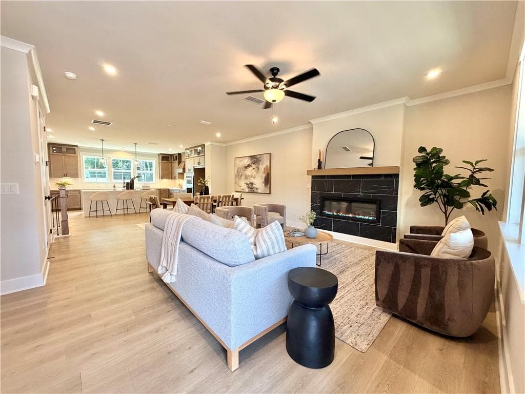3 bedroom, 4 bathroom, 2,296 sq ft townhouse under contract at 116 Bridgecrest Road, Roswell, GA 30075 — photo 8