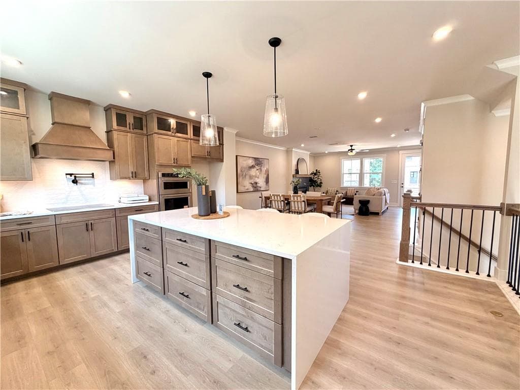 3 bedroom, 4 bathroom, 2,296 sq ft townhouse under contract at 116 Bridgecrest Road, Roswell, GA 30075 — photo 3