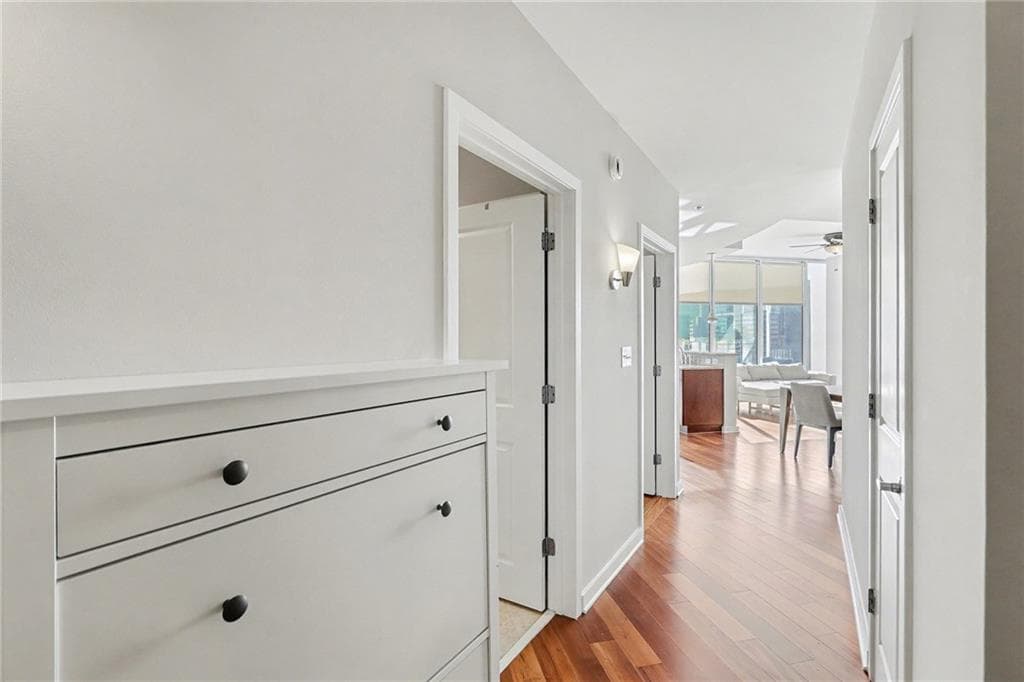2 bedroom, 2 bathroom, 1,148 sq ft condominium under contract at 855 Peachtree Street 1203, Atlanta, GA 30308 — photo 4
