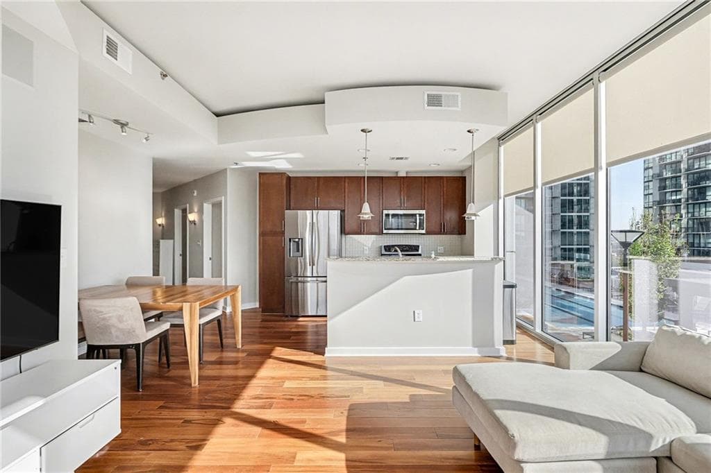 2 bedroom, 2 bathroom, 1,148 sq ft condominium under contract at 855 Peachtree Street 1203, Atlanta, GA 30308 — photo 5