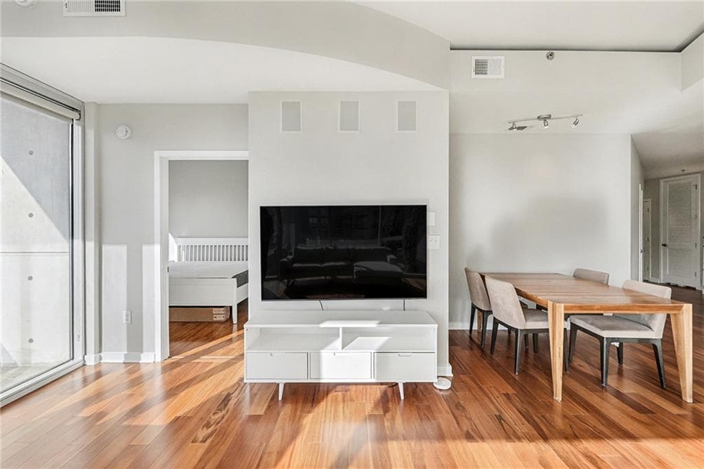 2 bedroom, 2 bathroom, 1,148 sq ft condominium under contract at 855 Peachtree Street 1203, Atlanta, GA 30308 — photo 6