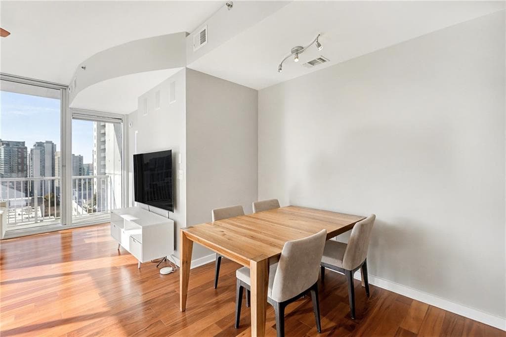 2 bedroom, 2 bathroom, 1,148 sq ft condominium under contract at 855 Peachtree Street 1203, Atlanta, GA 30308 — photo 7
