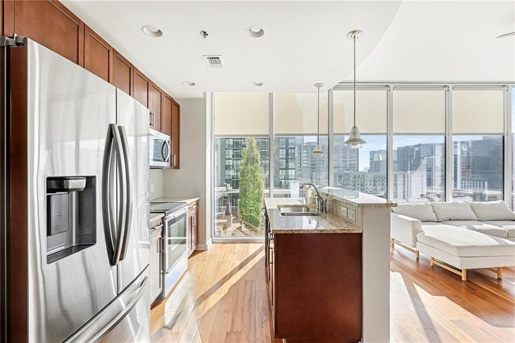 2 bedroom, 2 bathroom, 1,148 sq ft condominium under contract at 855 Peachtree Street 1203, Atlanta, GA 30308 — photo 10