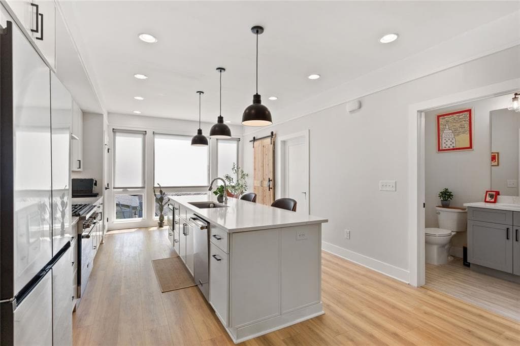 3 bedroom, 3 bathroom, 2,560 sq ft townhouse for rent at 1631 Overlook Way, Atlanta, GA 30318 for $5,500 a month — photo 9