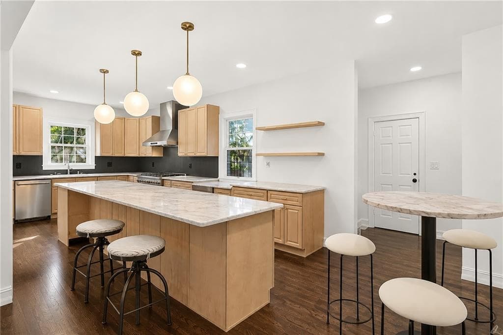 6 bedroom, 7 bathroom, 6,169 sq ft single family residence for sale at 1330 W Wesley Road, Atlanta, GA 30327 — photo 10