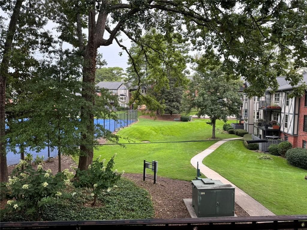 2 bedroom, 2 bathroom, 1,206 sq ft condominium for sale at 6851 Roswell Road H-31, Sandy Springs, GA 30328 — photo 3