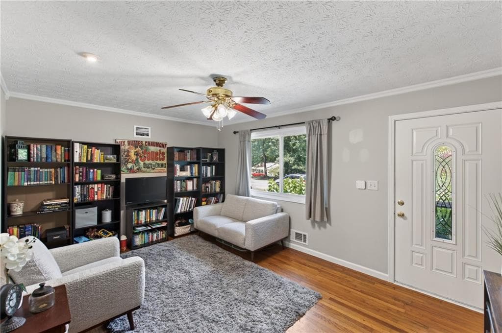3 bedroom, 1 bathroom, 1,308 sq ft single family residence under contract at 877 King Drive, Conyers, GA 30094 — photo 3