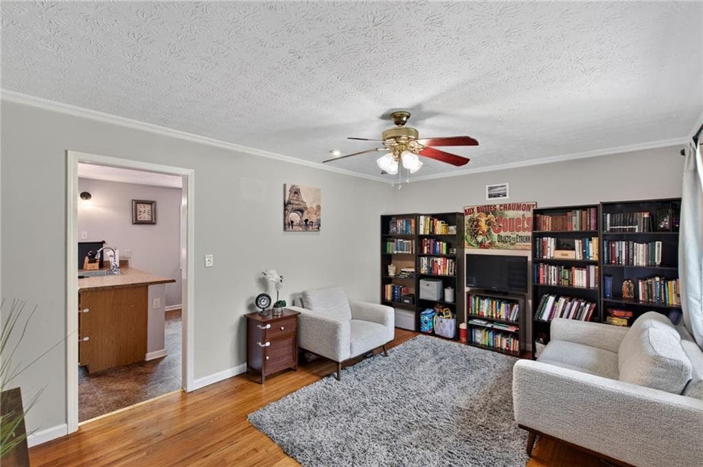 3 bedroom, 1 bathroom, 1,308 sq ft single family residence under contract at 877 King Drive, Conyers, GA 30094 — photo 6