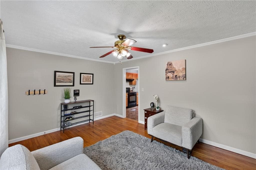 3 bedroom, 1 bathroom, 1,308 sq ft single family residence under contract at 877 King Drive, Conyers, GA 30094 — photo 8