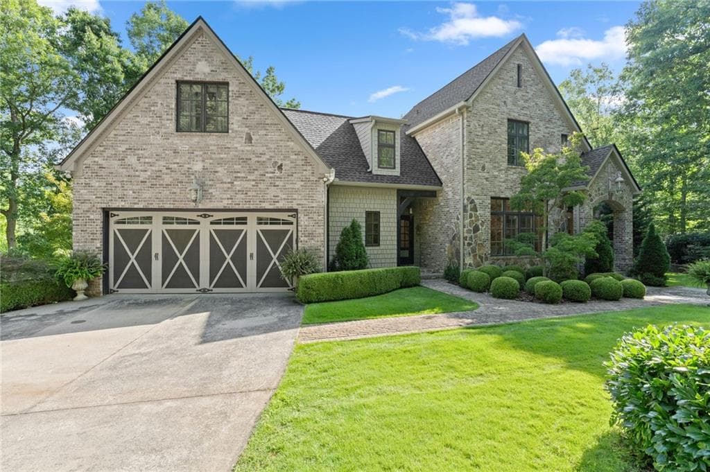 5 bedroom, 6 bathroom, 5,574 sq ft single family residence for sale at 125 Crabapple Court, Clarkesville, GA 30523 — photo 4