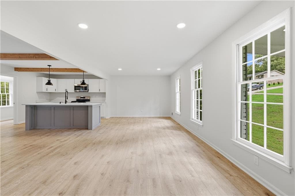 4 bedroom, 3 bathroom, 2,599 sq ft single family residence under contract at 3300 S Whisper Drive, Douglasville, GA 30135 — photo 2