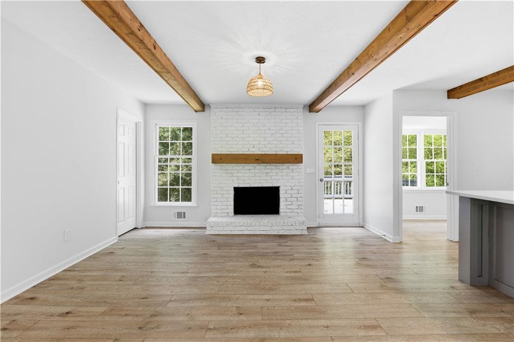 4 bedroom, 3 bathroom, 2,599 sq ft single family residence under contract at 3300 S Whisper Drive, Douglasville, GA 30135 — photo 4