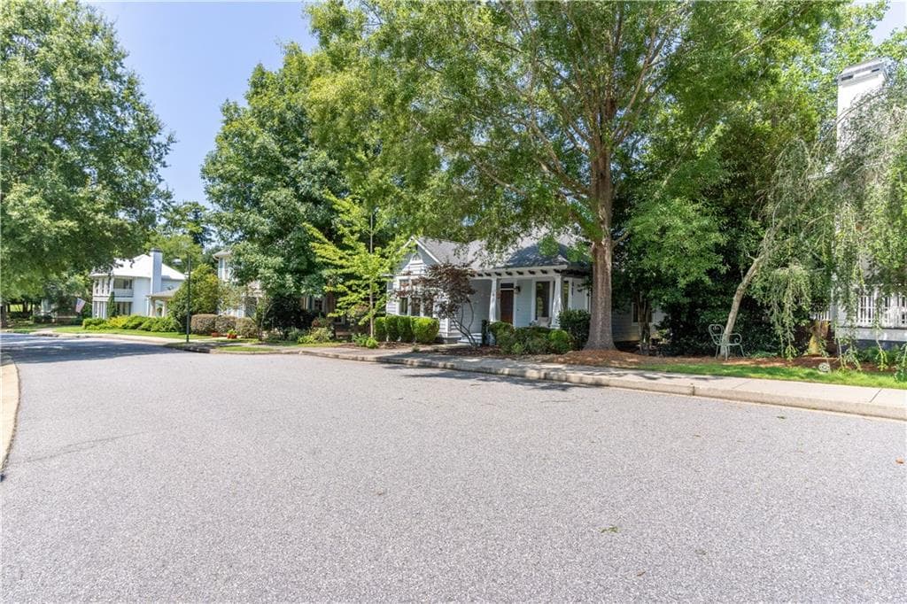 3 bedroom, 2 bathroom, 1,676 sq ft single family residence under contract at 6 Royal Oak Drive, Athens, GA 30607 — photo 2
