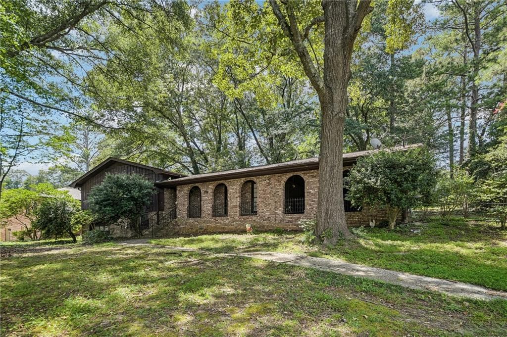 3 bedroom, 3 bathroom, 1,736 sq ft single family residence for sale at 667 Kingswood Court, Lithia Springs, GA 30122