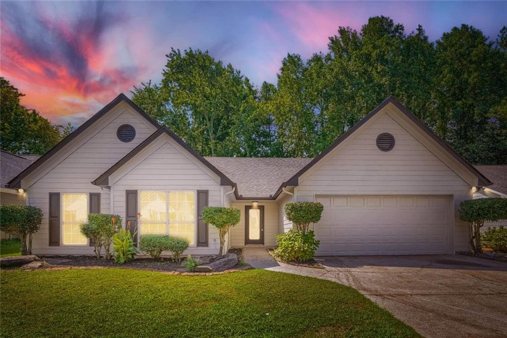 3 bedroom, 2 bathroom, 1,578 sq ft single family residence under contract at 1090 Avalon Drive, Lawrenceville, GA 30044 — photo 2