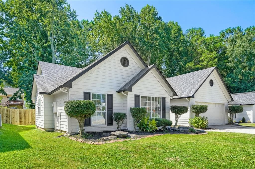 3 bedroom, 2 bathroom, 1,578 sq ft single family residence under contract at 1090 Avalon Drive, Lawrenceville, GA 30044 — photo 3