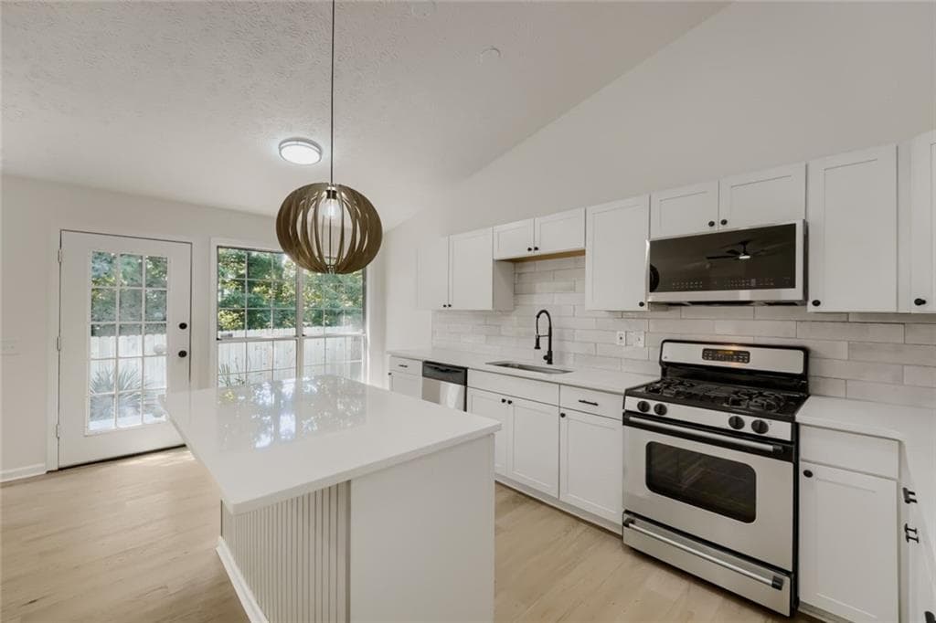 3 bedroom, 2 bathroom, 1,578 sq ft single family residence under contract at 1090 Avalon Drive, Lawrenceville, GA 30044 — photo 6