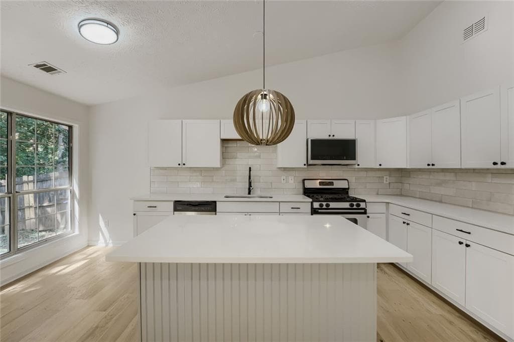 3 bedroom, 2 bathroom, 1,578 sq ft single family residence under contract at 1090 Avalon Drive, Lawrenceville, GA 30044 — photo 7