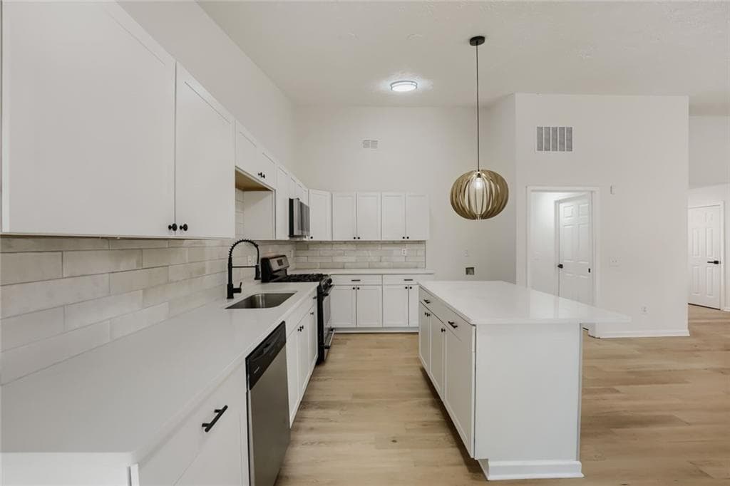 3 bedroom, 2 bathroom, 1,578 sq ft single family residence under contract at 1090 Avalon Drive, Lawrenceville, GA 30044 — photo 9