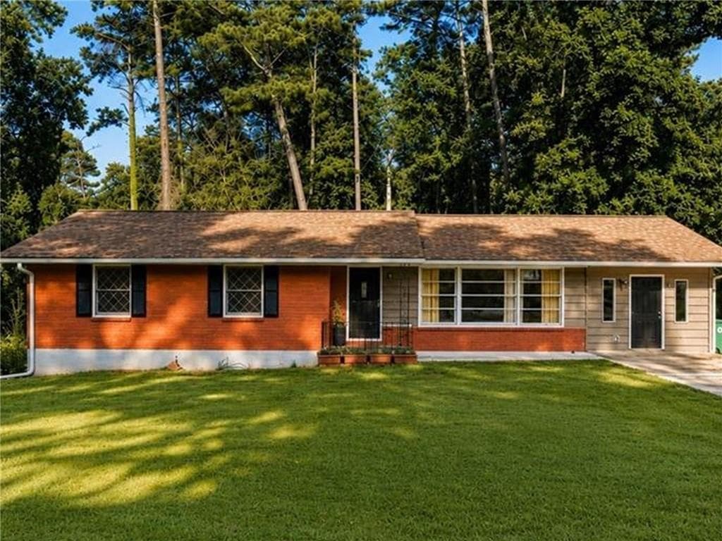 4 bedroom, 2 bathroom, 1,808 sq ft single family residence under contract at 452 Kenridge Circle, Stone Mountain, GA 30083