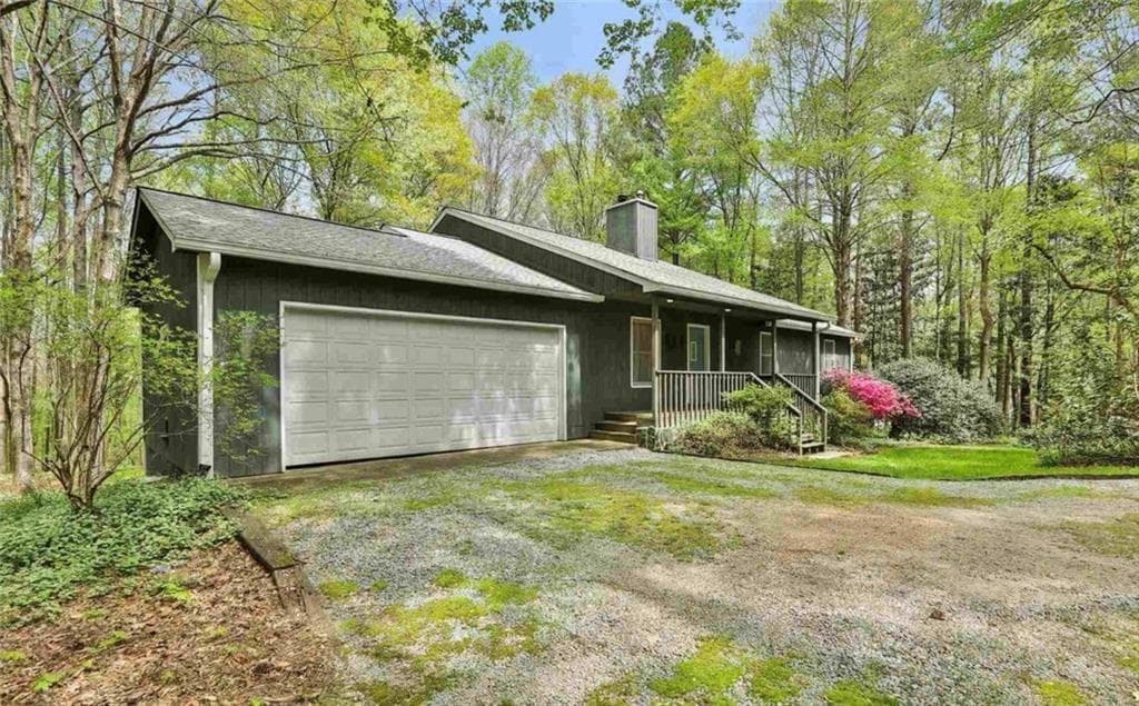4 bedroom, 3 bathroom, 3,312 sq ft single family residence for sale at 385 Vaughn Road, Newnan, GA 30265 — photo 3