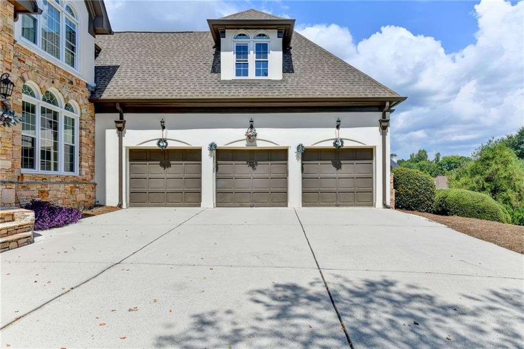 6 bedroom, 5 bathroom, 8,355 sq ft single family residence for sale at 3154 Saint Ives Country Club Parkway, Johns Creek, GA 30097 — photo 5