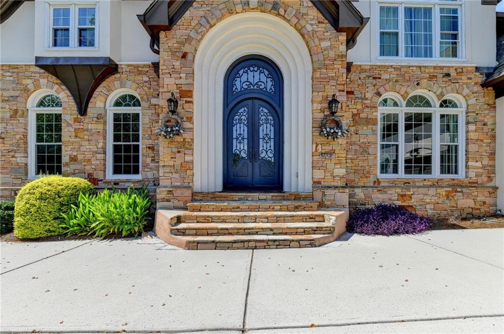 6 bedroom, 5 bathroom, 8,355 sq ft single family residence for sale at 3154 Saint Ives Country Club Parkway, Johns Creek, GA 30097 — photo 6