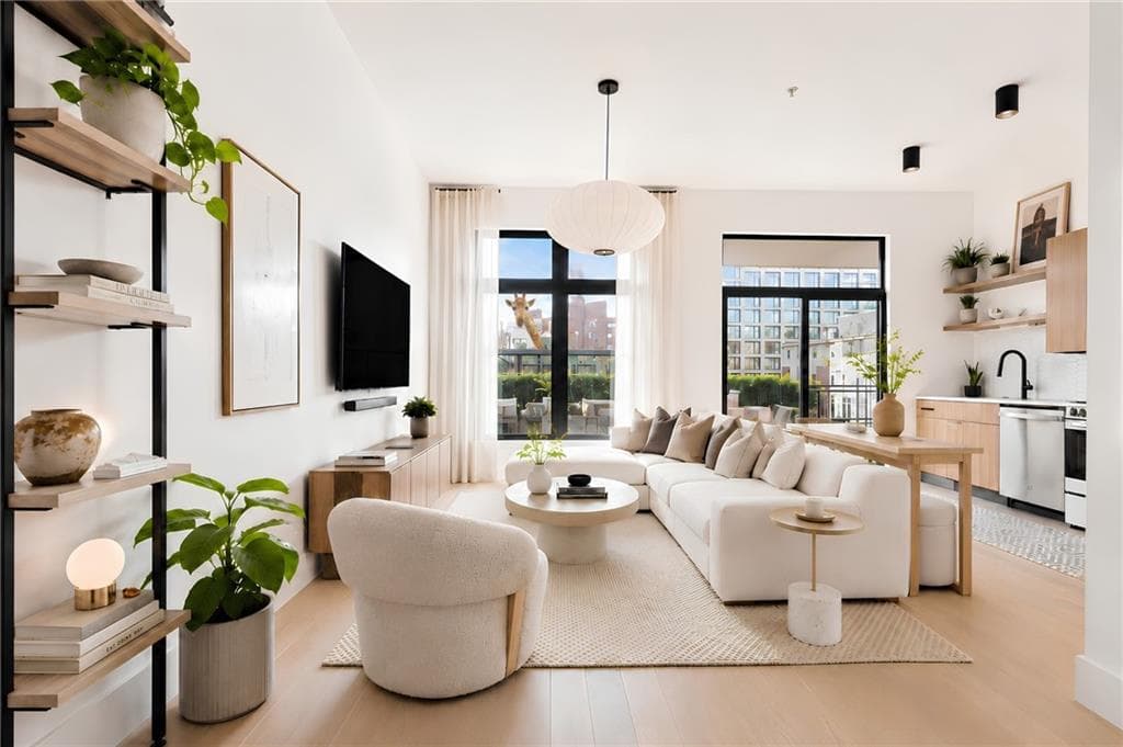 1 bedroom, 1 bathroom, 630 sq ft condominium for sale at 567 Ponce De Leon Avenue 421, Atlanta, GA 30308 — photo 2