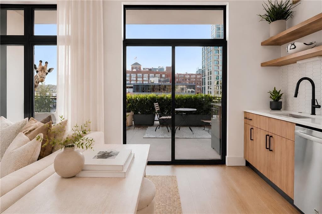 1 bedroom, 1 bathroom, 630 sq ft condominium for sale at 567 Ponce De Leon Avenue 421, Atlanta, GA 30308 — photo 5