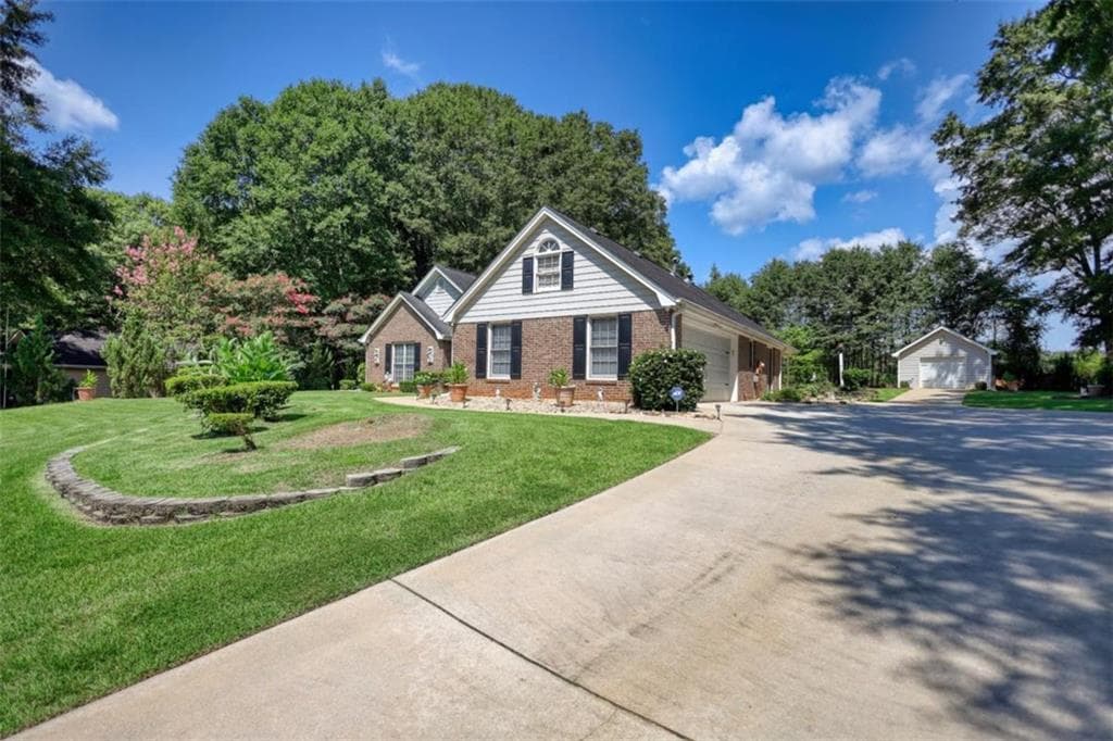 3 bedroom, 2 bathroom, 1,970 sq ft single family residence for sale at 115 Buck Creek Drive, Covington, GA 30016 — photo 4