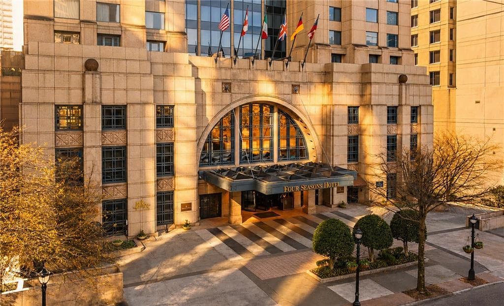 2 bedroom, 2 bathroom, 1,629 sq ft condominium for sale at 75 14th Street 3410, Atlanta, GA 30309 — photo 2