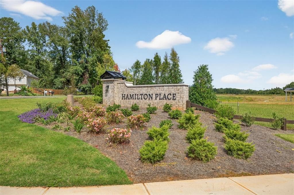 6 bedroom, 4 bathroom, 3,922 sq ft single family residence for sale at 126 Jane Boulevard, Cartersville, GA 30120 — photo 5