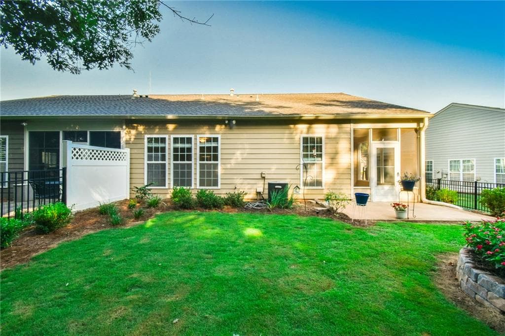 2 bedroom, 2 bathroom, 1,218 sq ft townhouse for sale at 6136 Longleaf Drive, Hoschton, GA 30548 — photo 3