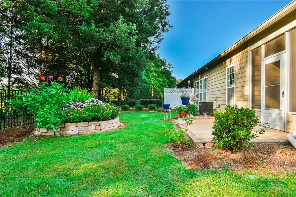 2 bedroom, 2 bathroom, 1,218 sq ft townhouse for sale at 6136 Longleaf Drive, Hoschton, GA 30548 — photo 5