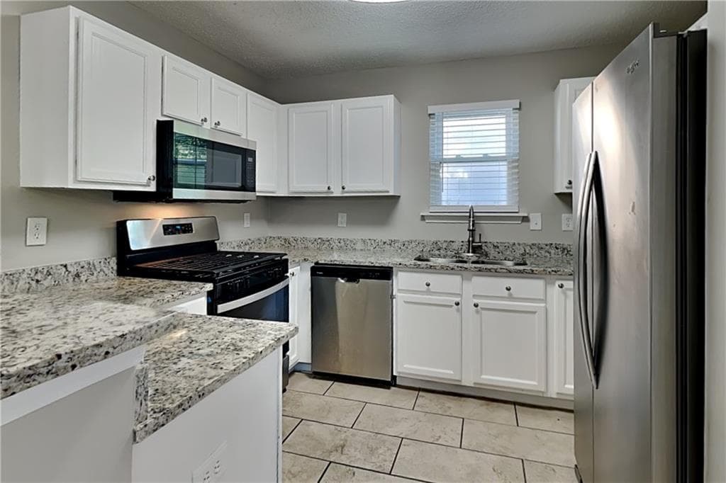 4 bedroom, 3 bathroom, 1,844 sq ft single family residence for rent at 1050 Augusta Woods Drive, Douglasville, GA 30134 for $2,040 a month — photo 4