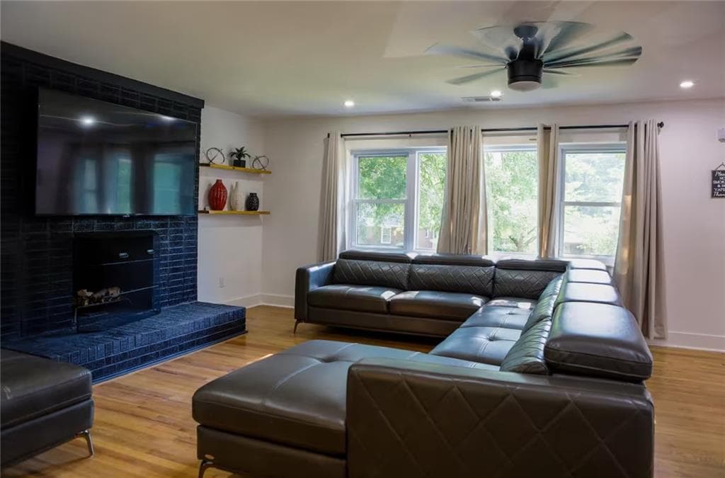 6 bedroom, 4 bathroom, 3,424 sq ft single family residence for sale at 280 W Lake Drive, Atlanta, GA 30314 — photo 6