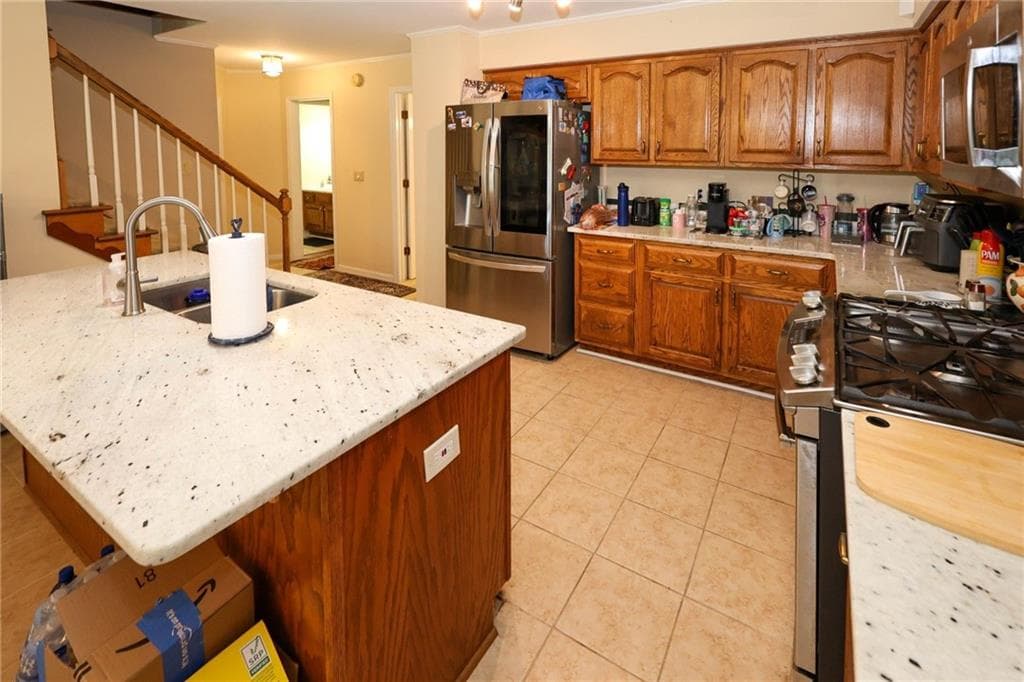 5 bedroom, 3 bathroom, 3,440 sq ft single family residence for sale at 180 Creekview Trail, Fayetteville, GA 30214 — photo 6