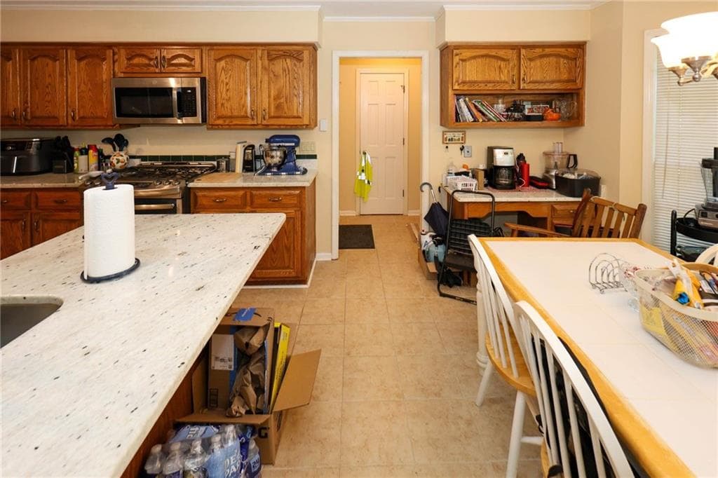5 bedroom, 3 bathroom, 3,440 sq ft single family residence for sale at 180 Creekview Trail, Fayetteville, GA 30214 — photo 10