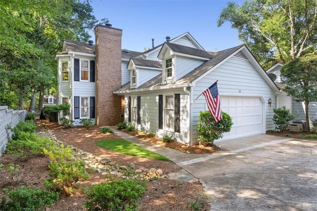 3 bedroom, 3 bathroom, 1,708 sq ft townhouse for sale at 110 Great Oaks Lane, Roswell, GA 30075