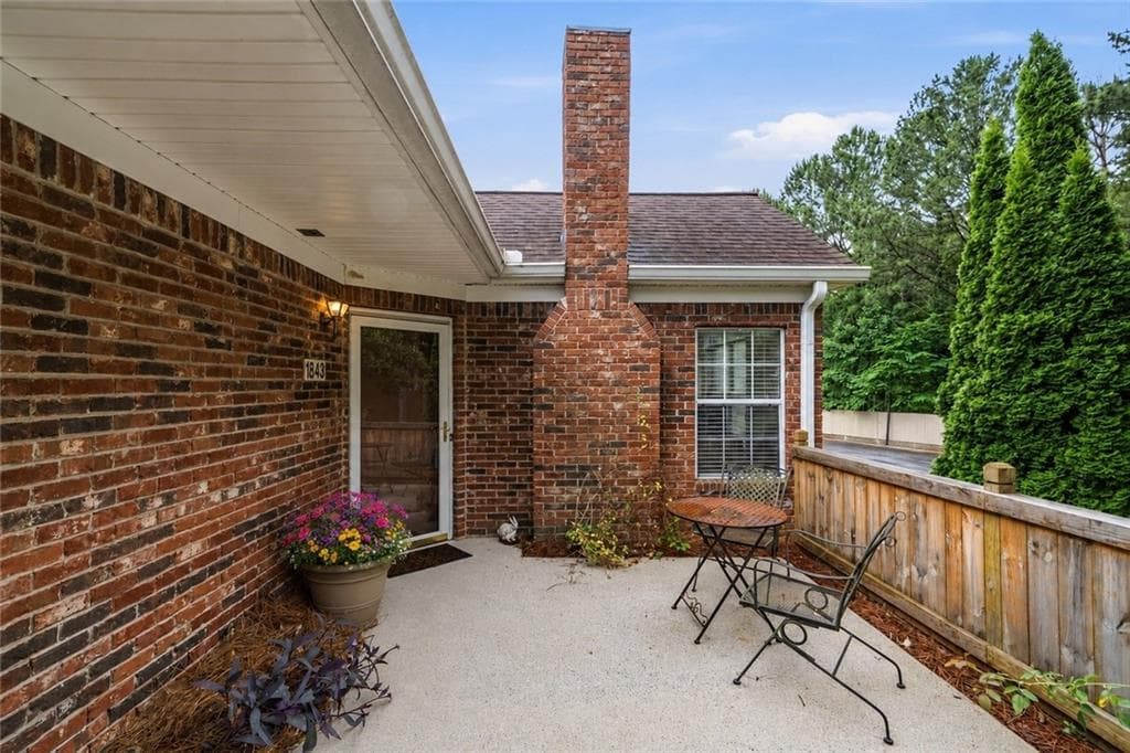 3 bedroom, 3 bathroom, 2,261 sq ft condominium for sale at 1843 Kolb Farm Circle, Marietta, GA 30008 — photo 3