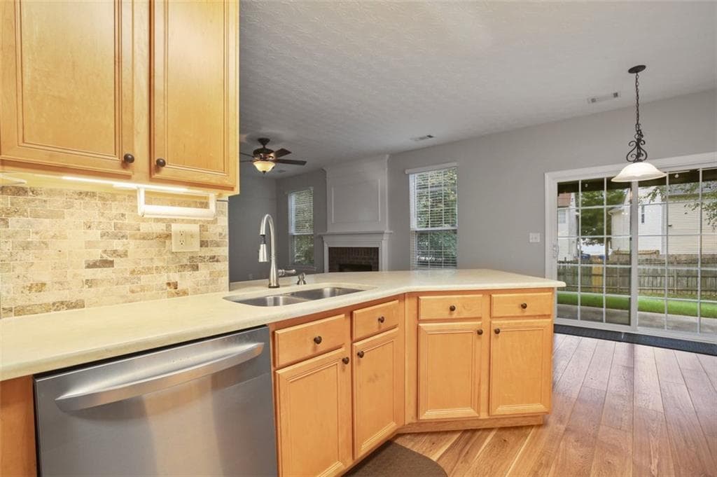 4 bedroom, 3 bathroom, 2,553 sq ft single family residence for rent at 2643 WHISPERING PINES Drive, Grayson, GA 30017 for $2,550 a month — photo 8