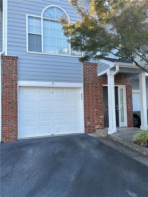 2 bedroom, 2 bathroom, 1,412 sq ft townhouse for rent at 104 Vinings Forest Circle, Smyrna, GA 30080 for $2,550 a month — photo 1 of 14