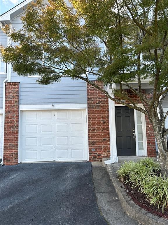 2 bedroom, 2 bathroom, 1,412 sq ft townhouse for rent at 104 Vinings Forest Circle, Smyrna, GA 30080 for $2,550 a month — photo 2